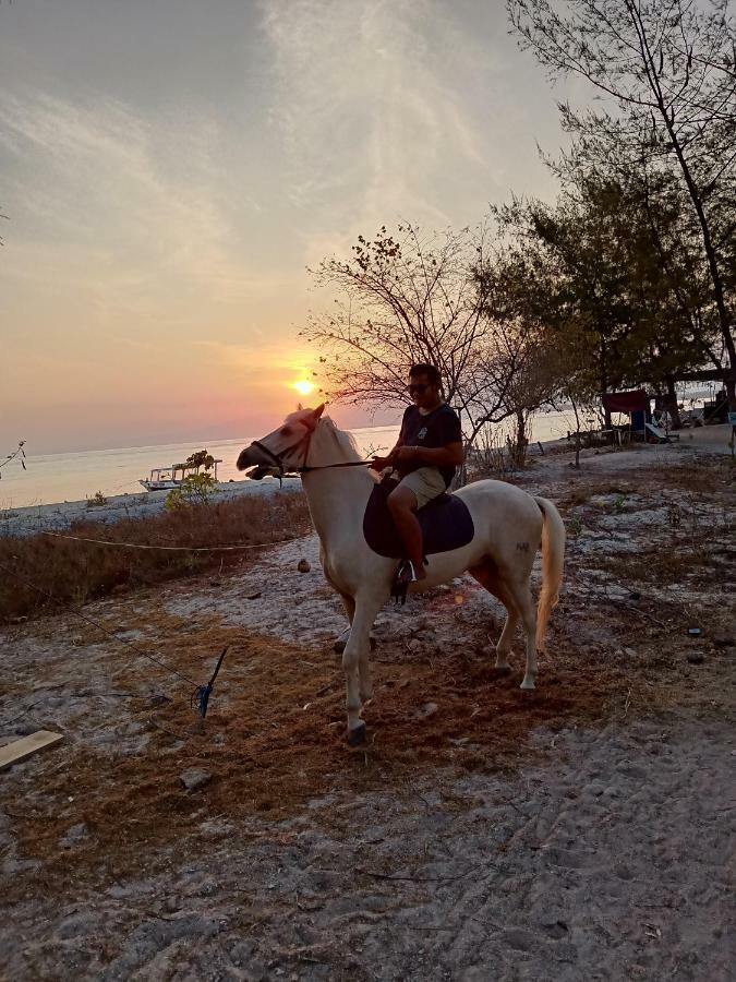 Hotel Sunset Beach Bungalow Gili Meno Esterno foto